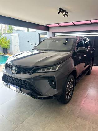 TOYOTA HILUX SW4 2.8 D-4D TURBO DIESEL DIAMOND 7L 4X4 AUTOMÁTICO TOYOTA HILUX SW4 2.8 D-4D TURBO DIESEL DIAMOND 7L 4X4 AUTOMÁTICO